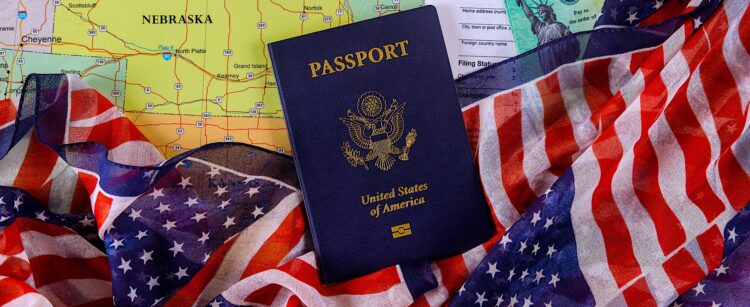 En el período fiscal 2022, más de 974.000 inmigrantes completaron el trámite de naturalización y en lo que va del período fiscal 2023, USCIS ha procesado la naturalización de 588.900 extranjeros.
 (Dreamstime)