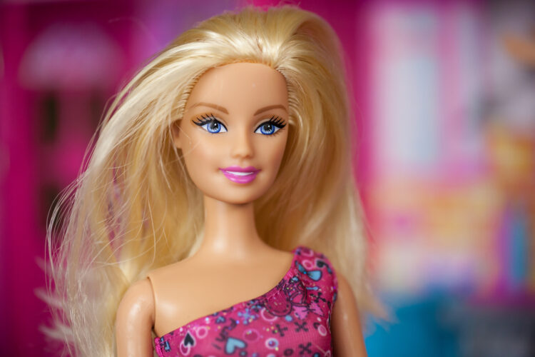 La película "Barbie", dirigida por Greta Gerwig, se ha convertido en la más taquillera del estudio Warner Bros, con unos 1.400 millones de dólares recaudados a nivel mundial desde su estreno en julio.
(Dreamstime)