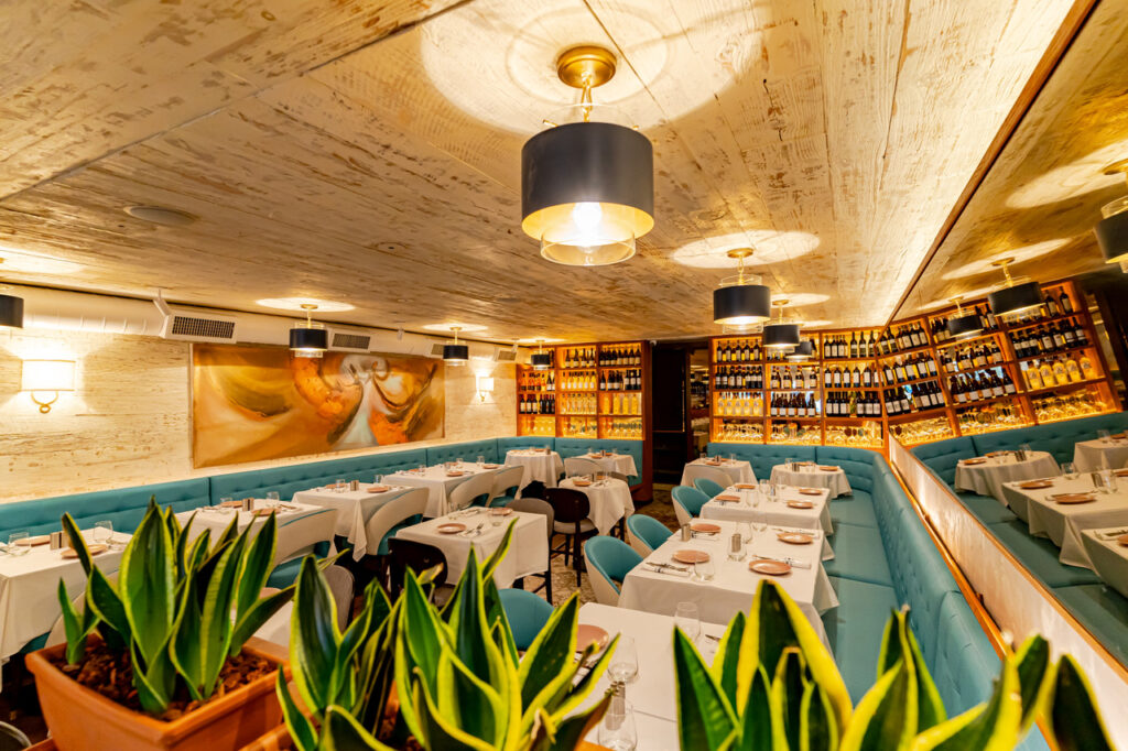 Interior-1024x682 Viaje Culinario a Turquía: Delicias Modernas en Nar Restaurant