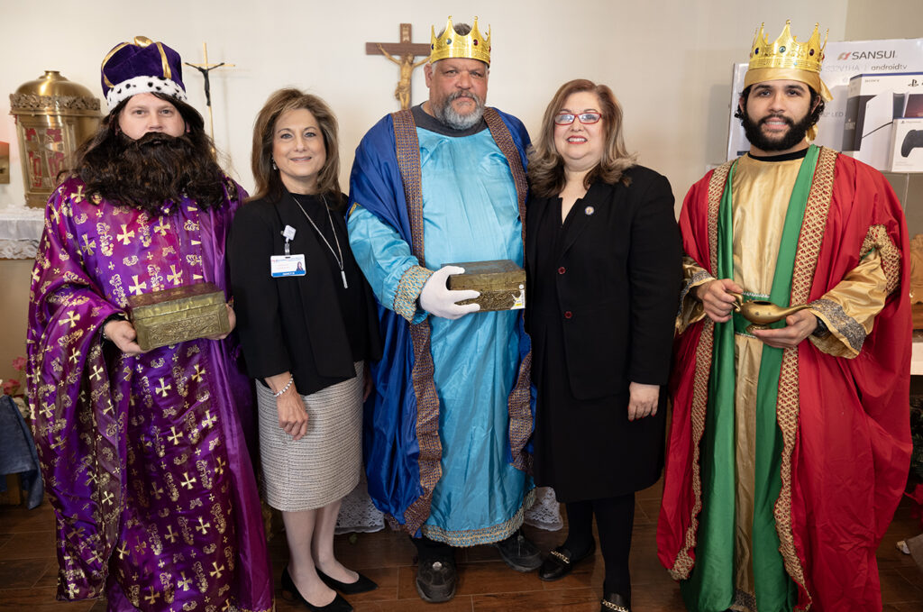 CMMC-3-Kings-1024x683 Los Hospitales de RWJBarnabas Health Celebran el Día de los Tres Reyes Magos