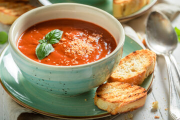 La Sopa de Tomate Casera: un plato sencillo pero lleno de sabor, ideal para cualquier momento.(Dreamstime)