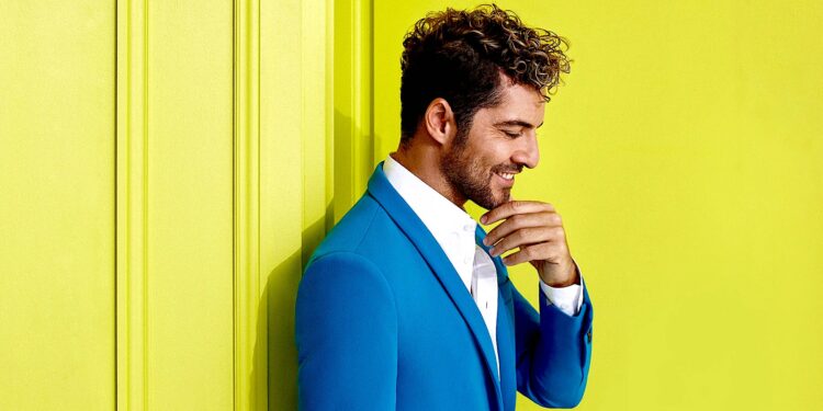 Fotografía cedida por Univision donde aparece el cantante español David Bisbal quien volverá a Miami el próximo 15 de noviembre para cerrar su gira '20 Aniversario' con un único concierto en el que ofrecerá a sus seguidores una vez más lo mejor de su repertorio. "Muy ilusionado de que el final de la Gira 20 Aniversario sea en USA, vamos a darlo todo el 15 de noviembre en Miami!!", expresó Bisbal este martes con entusiasmo en las redes sociales. EFE/Univision