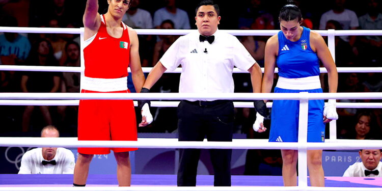 La argenlina Khelif había sido descalificada de los Mundiales de Boxeo de 2023. (Francia, Italia) EFE/EPA/YAHYA ARHAB