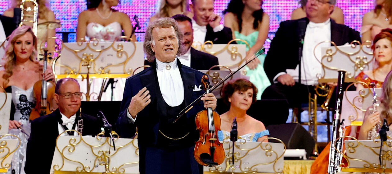 El violinista holandés André Rieu se presentó, en Bogotá (Colombia). EFE/ Mauricio Dueñas Castañeda