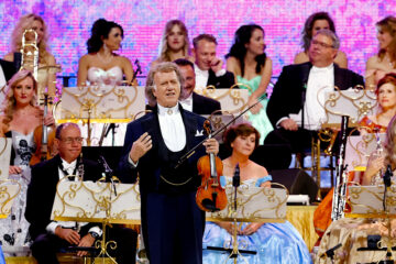 El violinista holandés André Rieu se presentó, en Bogotá (Colombia). EFE/ Mauricio Dueñas Castañeda