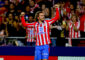 El delantero francés del Atlético de Madrid Antoine Griezmann celebra tras marcar el 2-0 durante el partido de la quinta jornada de LaLiga EA Sports entre el Atlético de Madrid y el Valencia CF, en el Cívitas Metropolitano de la capital española. EFE/ Ballesteros