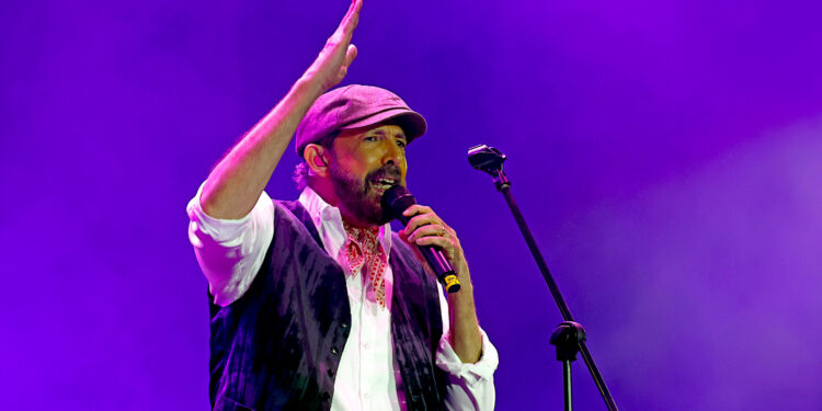 El cantante Juan Luis Guerra se presentó en el Festival Cordillera el 14 de septiembre de 2024, en Bogotá (Colombia). Una multitud llenó el Parque Simón Bolívar de Bogotá, en donde se celebro la primera de las dos jornadas de un Festival Cordillera que reivindica la música latina con artistas como el dominicano Juan Luis Guerra y los argentinos Vilma Palma e Vampiros. EFE/ Mauricio Dueñas Castañeda