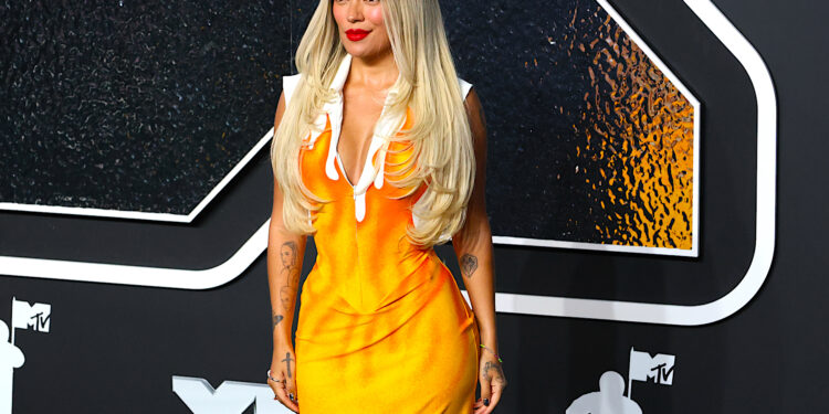 La cantante colombiana Karol G posa durante la alfombra roja de los MTV Video Music Awards 2024, en el UBS Arena este miércoles, en Nueva York (Estados Unidos). EFE/ Octavio Guzmán