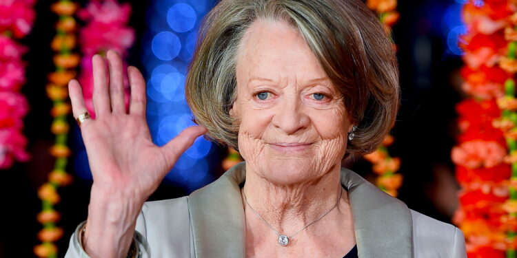 La actriz británica Maggie Smith, conocida por sus papeles en las películas de Harry Potter y la serie Downton Abbey, entre otras, ha muerto a los 89 años. (Cine, Reino Unido, Londres) EFE/EPA/ANDY RAIN