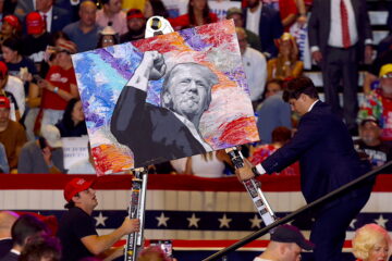 Expresident Donald J. Trump en campanna en Nassau Veterans Memorial Coliseum in Uniondale, New York, USA, 18 September 2024. (Nueva York) EFE/EPA/SARAH YENESEL