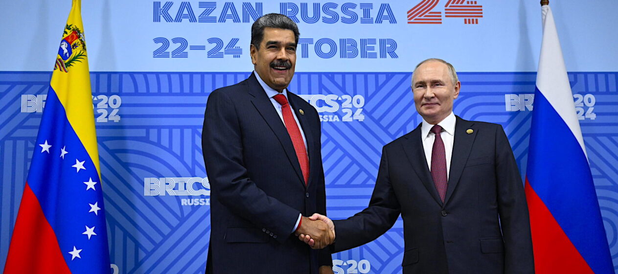 El presidente ruso, Vladímir Putin, recibió al líder venezolano, Nicolás Maduro, que lleva a cabo su primer viaje al exterior desde la crisis política. The BRICS summit takes place from 22 to 24 October (Rusia) EFE/EPA/ALEXANDER NEMENOV / POOL