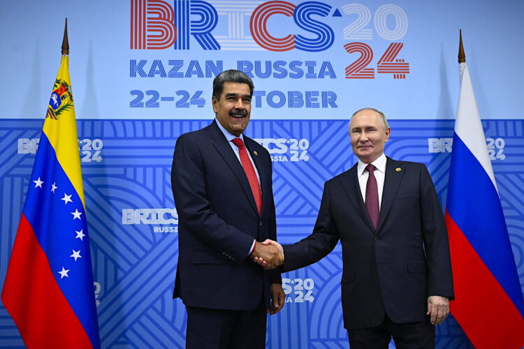 El presidente ruso, Vladímir Putin, recibió al líder venezolano, Nicolás Maduro, que lleva a cabo su primer viaje al exterior desde la crisis política. The BRICS summit takes place from 22 to 24 October (Rusia) EFE/EPA/ALEXANDER NEMENOV / POOL