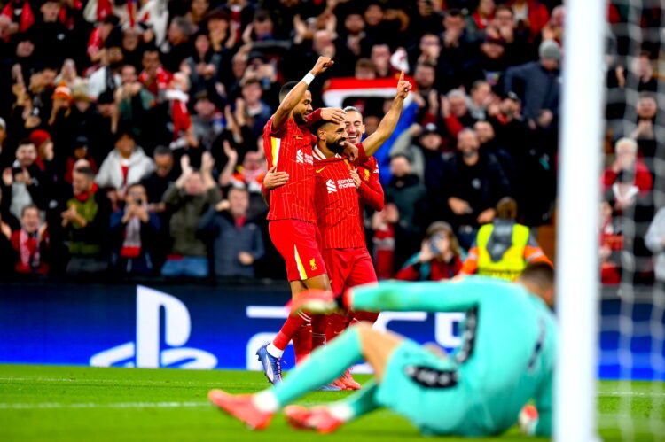 Un gol espectacular y una asistencia perfecta de 'Mo' Salah permitieron este martes al Liverpool desactivar a un Bolonia (2-0). (Liga de Campeones, Reino Unido) EFE/EPA/PETER POWELL