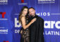 El cantante colombiano J Balvin y su esposa la actriz y modelo argentina Valentina Ferrer posan en la alfombra azul de los premios Billboard de la Música Latina, este jueves en el Jackie Gleason Theatre, en Miami Beach (Estados Unidos).