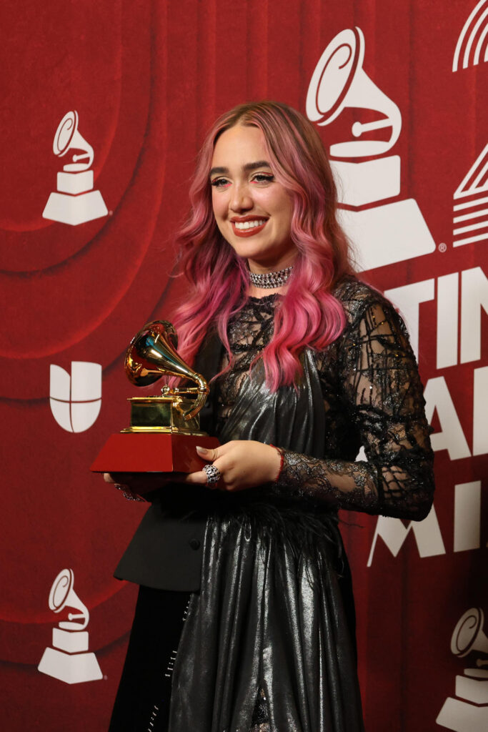 0866d92abb0eb3b2ffc62d513742be73faedbdd2w-683x1024 Resumen y ganadores de los premios Latin Grammy