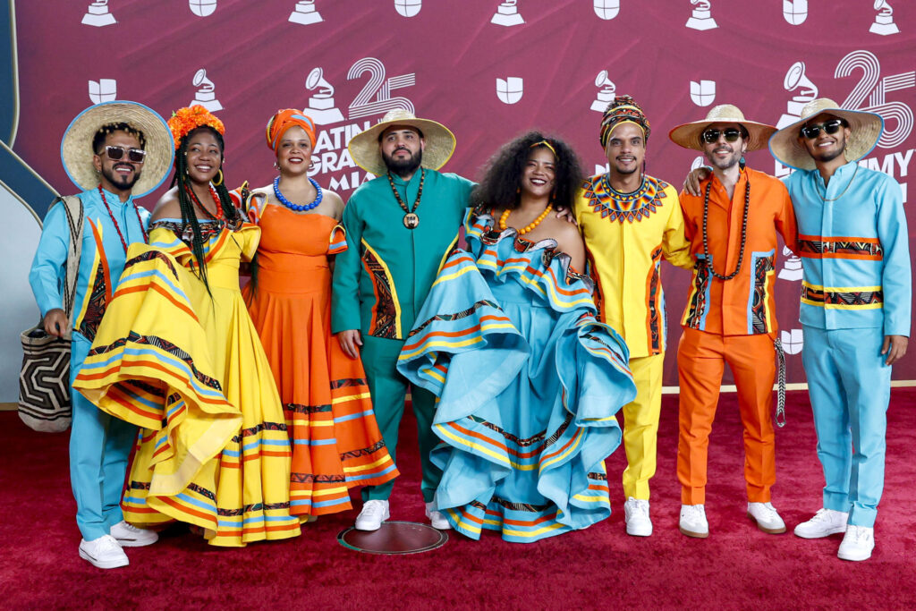 f72d6ea0017c1067f49c979e6cd250cc478b52c9w-1-683x1024 La moda conceptual y la originalidad dominan la alfombra de los Latin Grammy