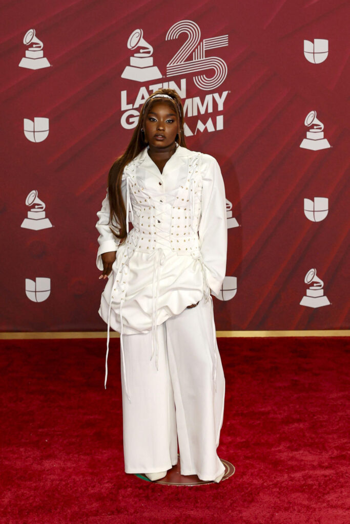 f72d6ea0017c1067f49c979e6cd250cc478b52c9w-1-683x1024 La moda conceptual y la originalidad dominan la alfombra de los Latin Grammy