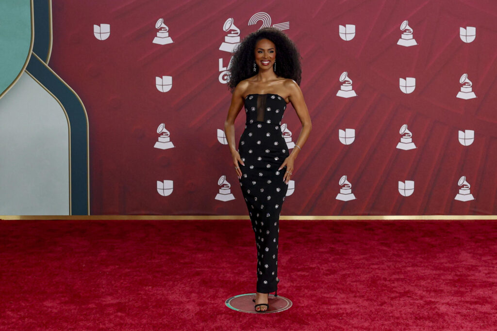 f72d6ea0017c1067f49c979e6cd250cc478b52c9w-1-683x1024 La moda conceptual y la originalidad dominan la alfombra de los Latin Grammy