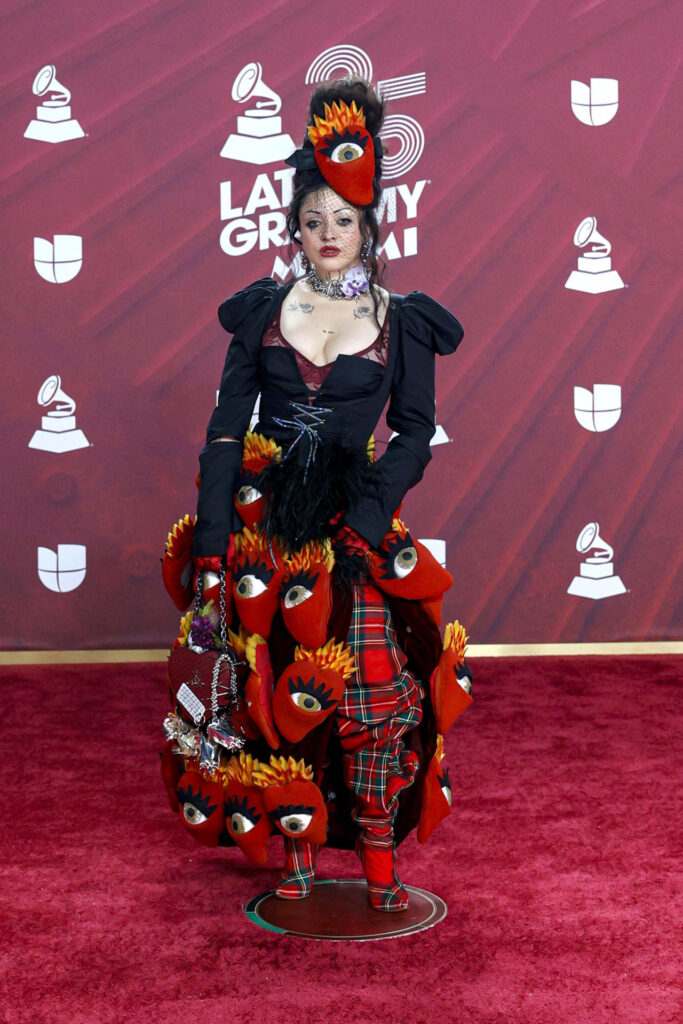 f72d6ea0017c1067f49c979e6cd250cc478b52c9w-1-683x1024 La moda conceptual y la originalidad dominan la alfombra de los Latin Grammy