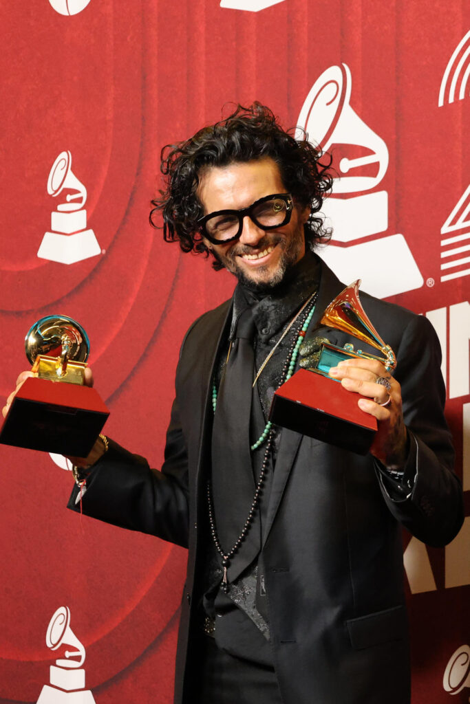 0866d92abb0eb3b2ffc62d513742be73faedbdd2w-683x1024 Resumen y ganadores de los premios Latin Grammy