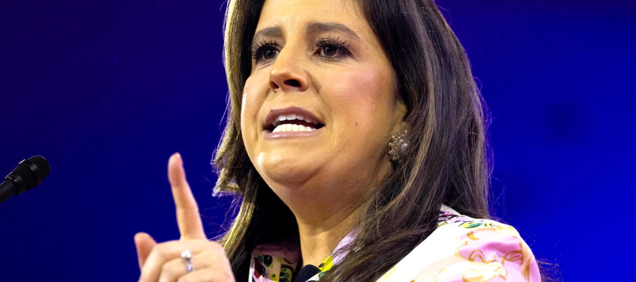 Fotografía de archivo fechada el 23 de febrero de 2024 de la representante republicana de Nueva York, Elise Stefanik, pronunciando un discurso durante la Conferencia de Acción Política Conservadora (CPAC) de 2024 en National Harbor, Maryland (EE.UU.). El futuro presidente de EE.UU., Donald Trump, ha ofrecido la embajada del país ante la ONU a la republicana Elise Stefanik, una defensora de la causa israelí, que ha aceptado el cargo, informó The New York Post. EFE/EPA/MICHAEL REYNOLDS/ARCHIVO