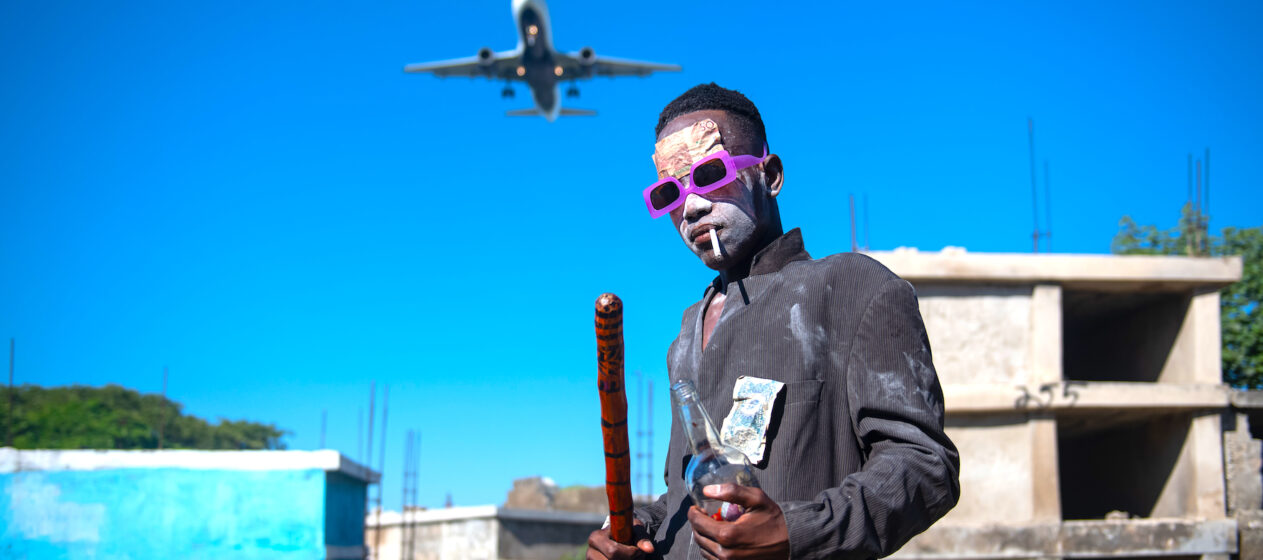 (Foto representativa a un avion en Haiti). La festividad del Día de los Muertos no escapa a la violencia que asola Haití, lo que este viernes se hizo patente en uno de sus principales escenarios, el cementerio de Puerto Príncipe, bajo control y a merced de las bandas, por lo que solo unos pocos acudieron allí para la tradicional celebración vudú. EFE/ Johnson Sabin