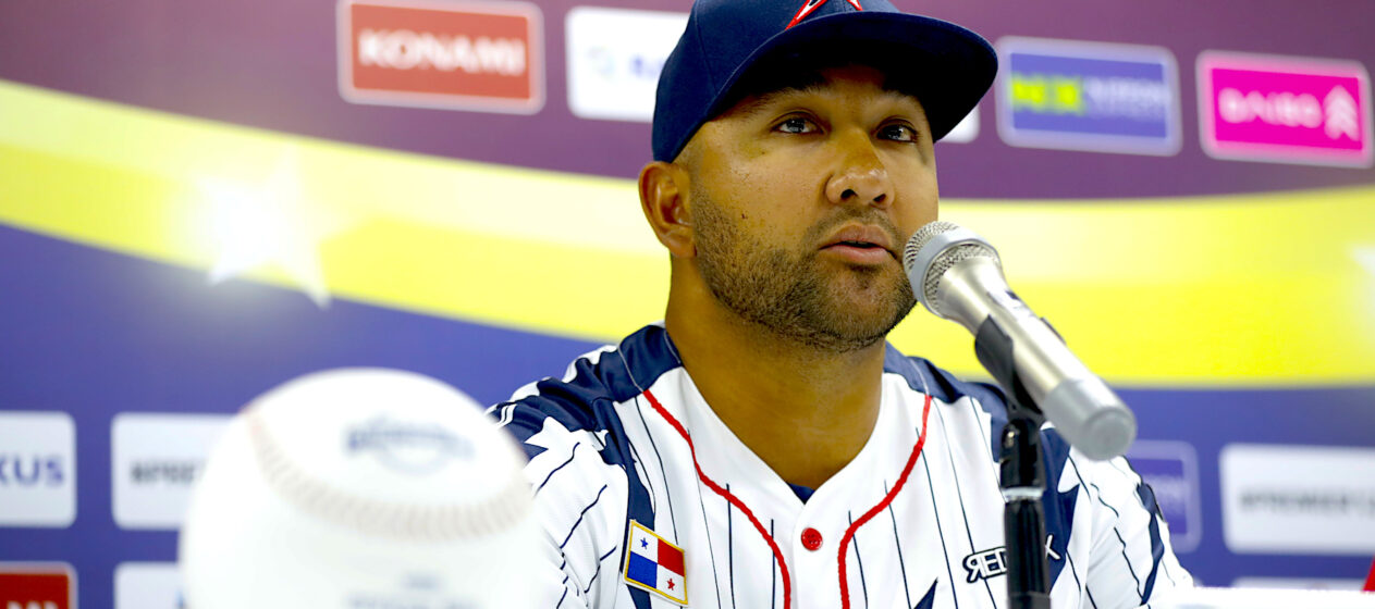 El seleccionador de Panamá, José Mayorga, participa en una rueda de prensa este viernes, en el estadio Panamericano de Béisbol en Guadalajara, Jalisco (México). Mayorga aseguró que una de sus metas en el Premier 12 es que su equipo “deje un buen sabor de boca” en su debut en el torneo que reúne a los 12 mejores combinados nacionales del mundo. EFE/ Francisco Guasco