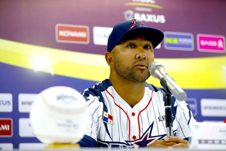 El seleccionador de Panamá, José Mayorga, participa en una rueda de prensa este viernes, en el estadio Panamericano de Béisbol en Guadalajara, Jalisco (México). Mayorga aseguró que una de sus metas en el Premier 12 es que su equipo “deje un buen sabor de boca” en su debut en el torneo que reúne a los 12 mejores combinados nacionales del mundo. EFE/ Francisco Guasco