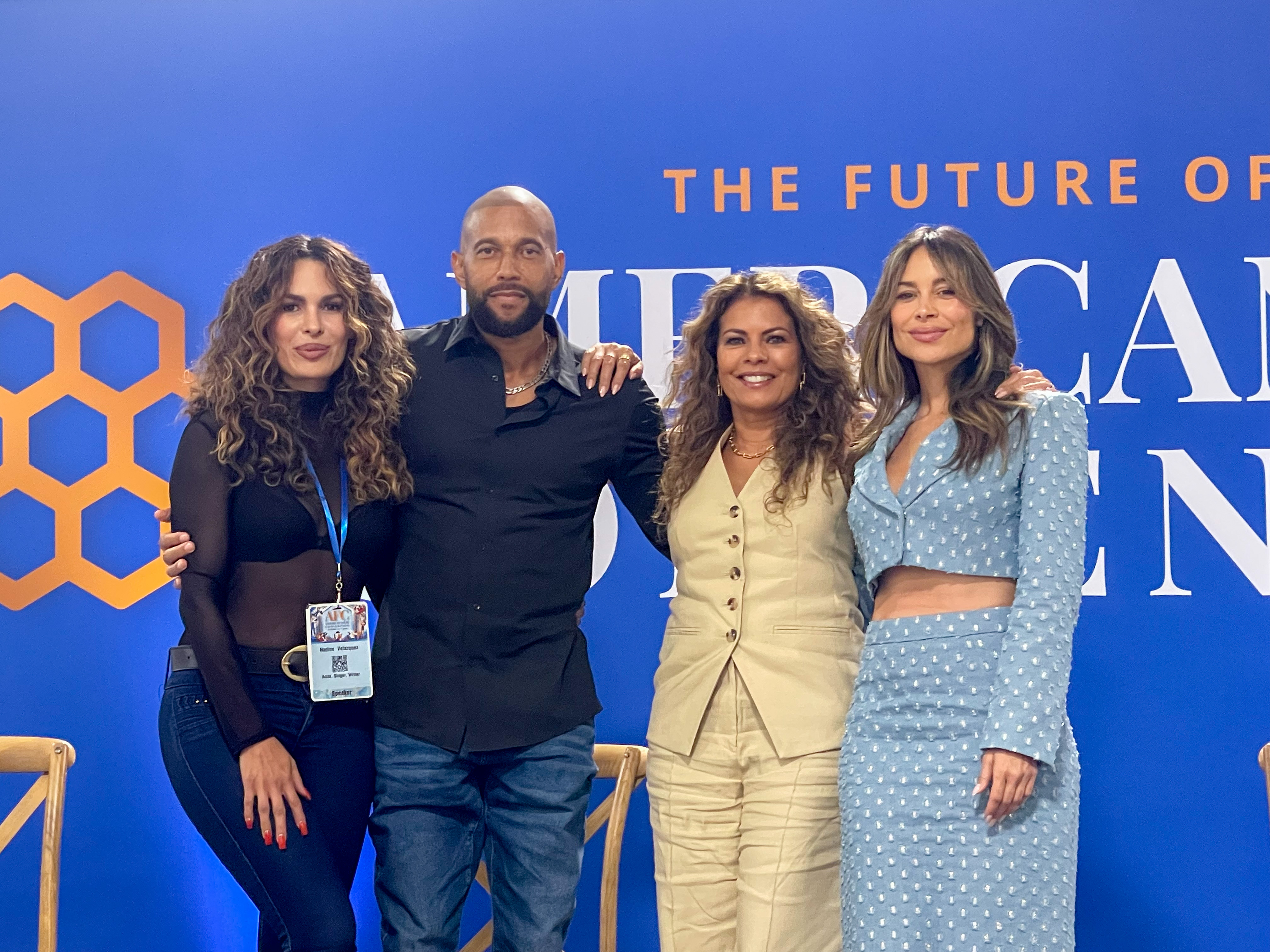 Nadine-Velazquez-Brooklyn-McLinn-Lisa-Vidal-y-Zulay-Henao COBERTURA EXCLUSIVA: Celebridades en la Convención de Cine Americana en Los Ángeles