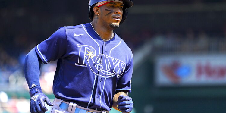 Fotografía de archivo fechada el 05 de abril de 2023 del jugador de los Tampa Bay Rays, Wander Franco, durante el partido de Grandes Ligas de Béisbol entre los Nacionales de Washington y los Tampa Bay Rays, en Washington (EE.UU.). El dominicano Wander Franco, campocorto de los Rays de Tampa Bay de las Grandes Ligas, fue detenido este lunes en la provincia de San Juan, en el suroeste de la República Dominicana, tras verse involucrado en una pelea que incluyó a varias personas y cuyos motivos son investigados por las autoridades. EFE/EPA/SHAWN THEW /ARCHIVO