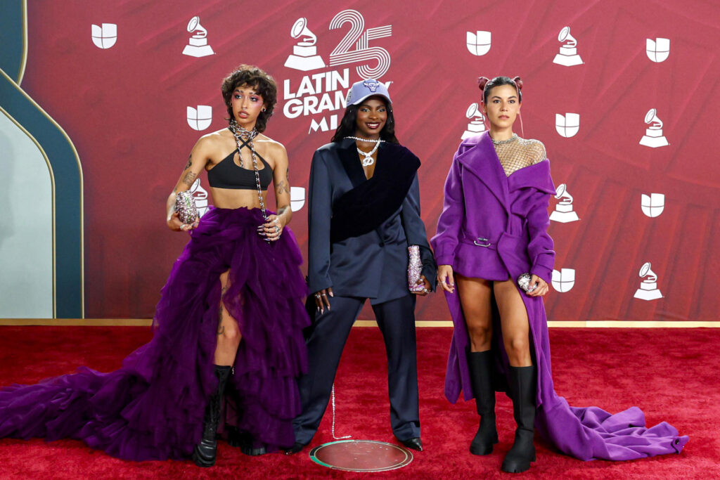 f72d6ea0017c1067f49c979e6cd250cc478b52c9w-1-683x1024 La moda conceptual y la originalidad dominan la alfombra de los Latin Grammy