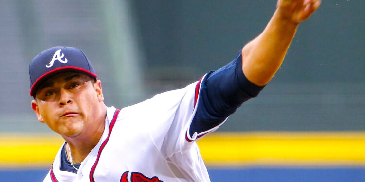 Fotografía de archivo del lanzador mexicano Manny Banuelos, exjugador de los Bravos de Atlanta, quien este sábado abrirá para la selección de su país el pulso con a de Venezuela en el torneo Premier 12. EFE/ERIK S. LESSER