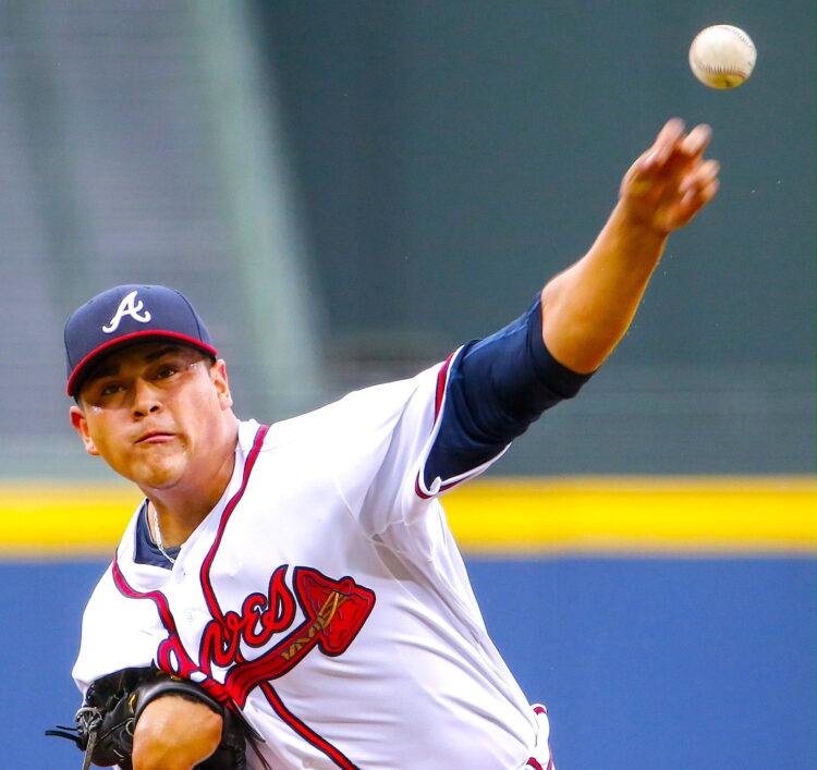 Fotografía de archivo del lanzador mexicano Manny Banuelos, exjugador de los Bravos de Atlanta, quien este sábado abrirá para la selección de su país el pulso con a de Venezuela en el torneo Premier 12. EFE/ERIK S. LESSER