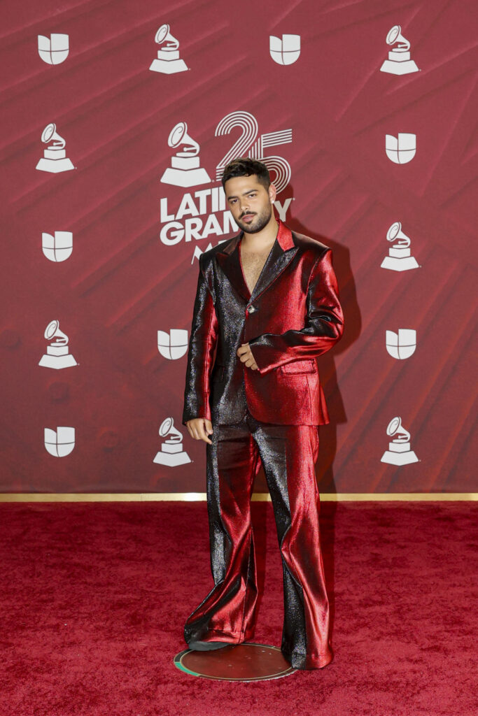 f72d6ea0017c1067f49c979e6cd250cc478b52c9w-1-683x1024 La moda conceptual y la originalidad dominan la alfombra de los Latin Grammy