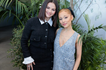 AME4694. LOS ÁNGELES (ESTADOS UNIDOS), 10/12/2024.- Fotografía cedida por Trevor Totaro de Selena Gómez (i) y Ariana Grande durante el Academy Women's Luncheon (Almuerzo de mujeres de la Academia) organizado por la Academia de Artes y Ciencias Cinematográficas este martes, en el Museo de la Academia de Hollywood en Los Ángeles (EEUU). Grande y Gómez fueron parte del selecto grupo de actrices, directoras, productoras y guionistas que se reunieron en el Academy Women's Luncheon (Almuerzo de mujeres de la Academia) que celebra la Beca de Oro que la Academia de Hollywood otorga a cineastas emergentes EFE/ Trevor Totaro