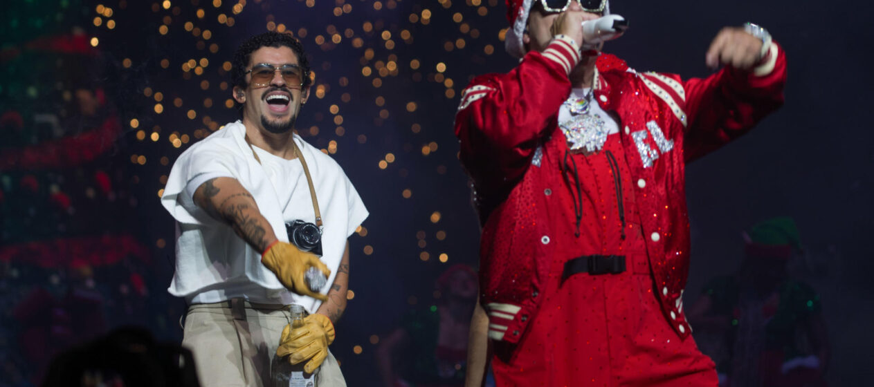 SAN JUAN (PUERTO RICO), 22/12/2024.- Jowell y Bad Bunny (i) durante el concierto en su gira 3 D, en el Coliseo Jose Miguel Agrelot de San Juan de Puerto Rico, anoche. EFE/Thais Llorca