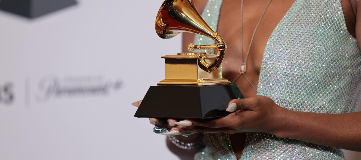 Fotografía de archivo de una estatuilla de los premios Grammy. EFE/EPA/ALLISON DINNER