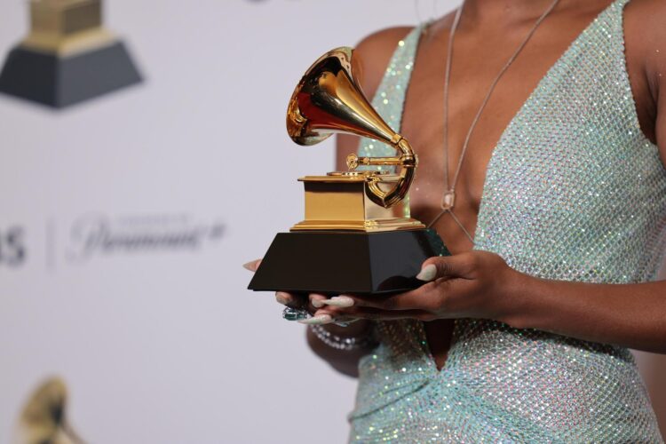 Fotografía de archivo de una estatuilla de los premios Grammy. EFE/EPA/ALLISON DINNER