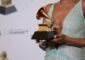 Fotografía de archivo de una estatuilla de los premios Grammy. EFE/EPA/ALLISON DINNER