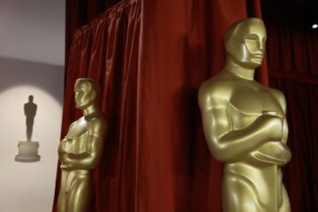 Fotografía de archivo de estatuas de los Oscar en la alfombra de llegadas durante los preparativos para la 95a ceremonia anual de los Premios Oscar en el Dolby Theatre en Hollywood, Los Ángeles, California, EE. UU. .EFE/EPA/John G. Mabanglo