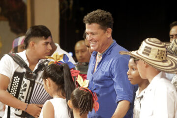 El cantante y compositor colombiano Carlos Vives participa durante la charla de apertura del vigésimo Hay Festival este jueves, en la ciudad de Cartagena (Colombia).EFE/ Ricardo Maldonado Rozo