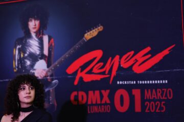 MEX9643. CIUDAD DE MÉXICO (MÉXICO), 14/01/2025.- La cantante mexicana Renee habla durante una rueda de prensa este martes, en Ciudad de México (México). Con un show que promete expresión teatral y un recorrido por su emergente carrera, la cantautora mexicana Renee se presentará en marzo próximo en el Lunario del Auditorio Nacional para demostrar que es una artista irremediable y por qué es la joven promesa del rock pop mexicano. EFE/ Sáshenka Gutiérrez