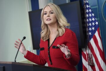 La secretaria de prensa de la Casa Blanca, Karoline Leavitt, habla durante una conferencia de prensa en la Casa Blanca en Washington, DC, EE. UU., el 31 de enero de 2025. EFE/EPA/Yuri Gripas / POOL