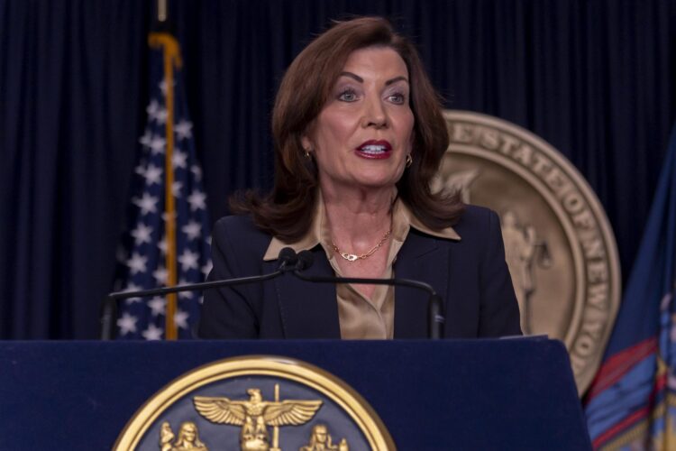 NEW YORK (United States), 20/02/2025.- New York Governor Kathy Hochul speaks during a press conference at the office of the Governor in New York, New York, USA, 20 February 2025. She stated that she will not remove New York City Mayor Eric Adams from his office in response to recent controversy surrounding him. (Nueva York) EFE/EPA/SARAH YENESEL