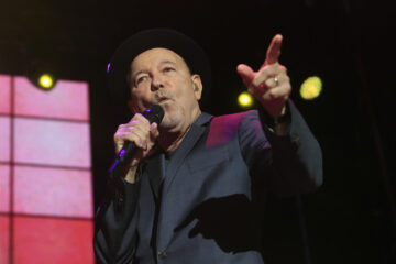 Fotografía de archivo en la que se registró al cantautor panameño Rubén Blades, durante un concierto con la Roberto Delgado Big Band, en Madrid (España). EFE/Fernando Alvarado