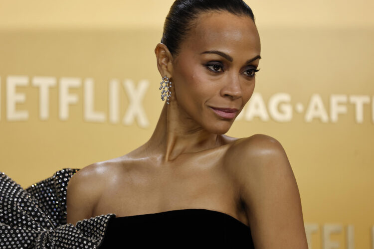 Fotografía de archivo en donde se ve aa actriz Zoe Saldana en la alfombra de la edición 31 de los Screen Actors Guild Awards, en Los Angeles (Estados Unidos). EFE/ David Swanson