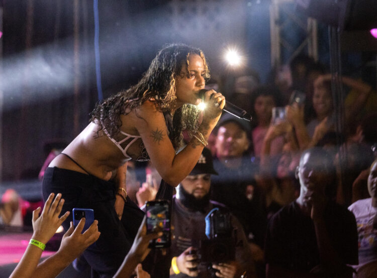 Fotografía de archivo del 3 de mayo de 2024 de la cantante dominicana Tokischa durante un concierto en Santo Domingo (República Dominicana). EFE/ Orlando Barría