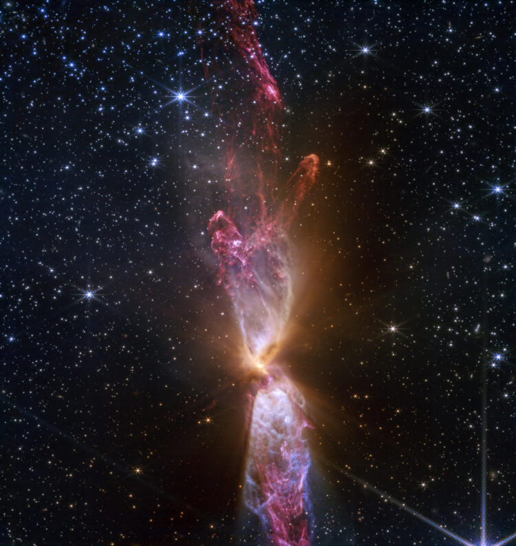 El telescopio espacial James Webb sorprende, en su última imagen, con los increíbles detalles de un sistema estelar en formación en la nube Lynds 483 (L483). Crédito: NASA, ESA, CSA, STScI