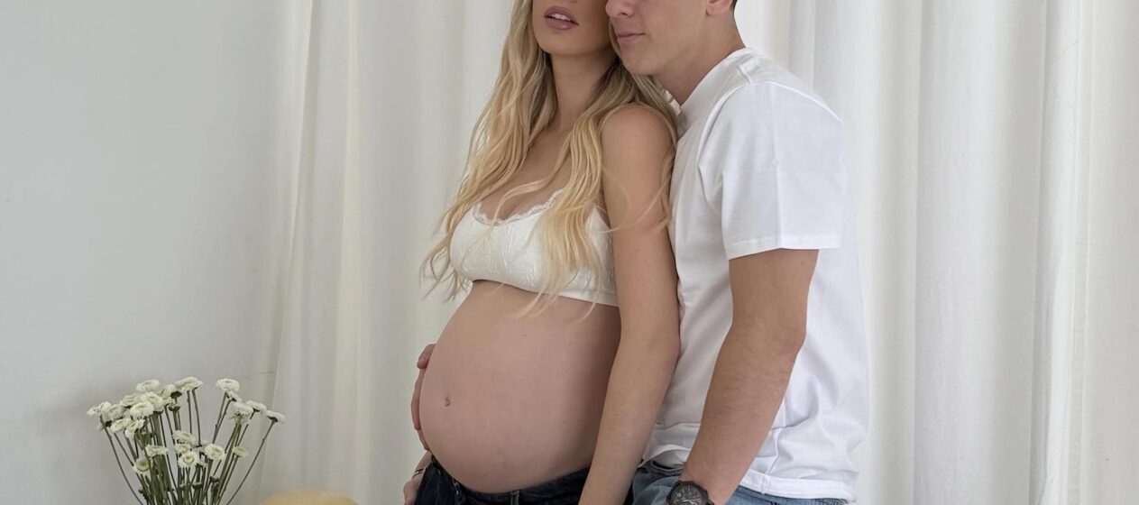 Fotografía cedida por EB Public Relations donde aparece la influencer Lele Pons y su marido el cantante Guaynaa, quienes compartieron este fin de semana la noticia de que están esperando su primer hijo, quien llegará durante el próximo verano. EFE/ EB Public Relations