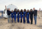 Fotografía tomada de una publicación en la cuenta oficial del director ejecutivo de Blue Origin, Dave Limp (d), en la red social X donde aparece junto al empresario Jeff Bezos (i) y las tripulantes en la misión NS-31 la productora Kerianne Flynn, la cantante Katy Perry, la prometida de Jeff Bezos Lauren Sánchez, la ingeniera Aisha Bowe, la presentadora Gayle King, la activista Amanda Nguyen, y una empleada de la compañía, posando frente a la cápsula en Texas (Estados Unidos). EFE/@davill